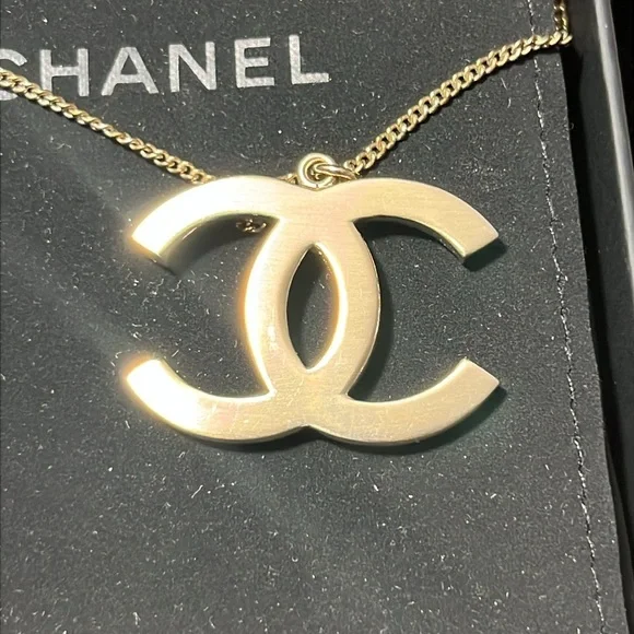 Trade - Picture 3 of 12